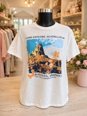 Agathla Peak Kayenta Arizona Graphic T-Shirt – Men’s Large